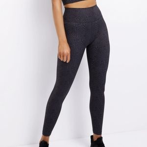 {All Fenix} Brand New Savannah 7/8 Leggings